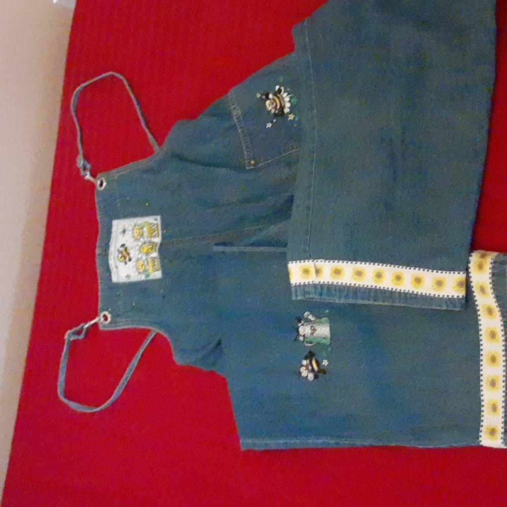 Overalls, The blue Age vintage, medium, "just bee happy",blue jeans with bees